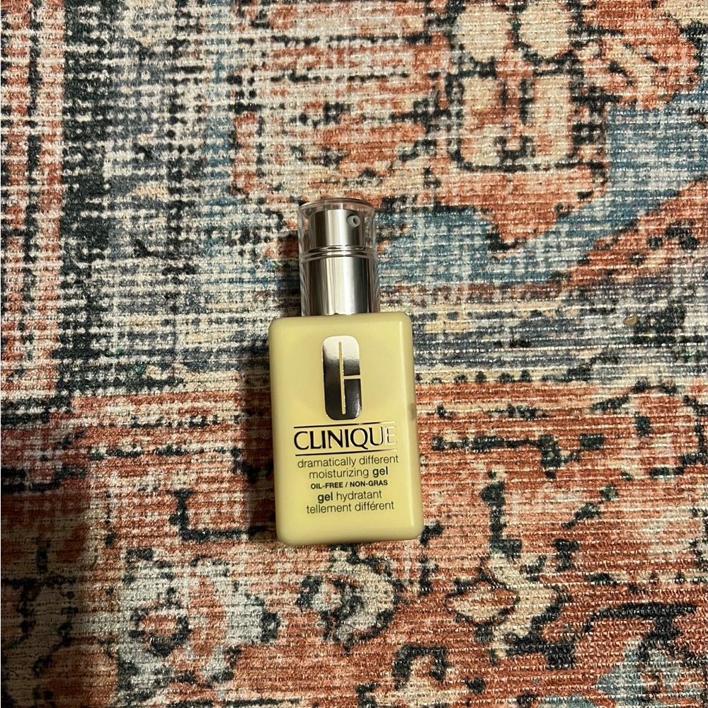 Clinique dramatically different face moisturizing gel